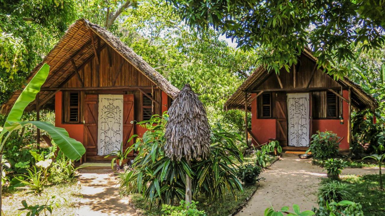 Sakatia Lodge Ampasimena ภายนอก รูปภาพ