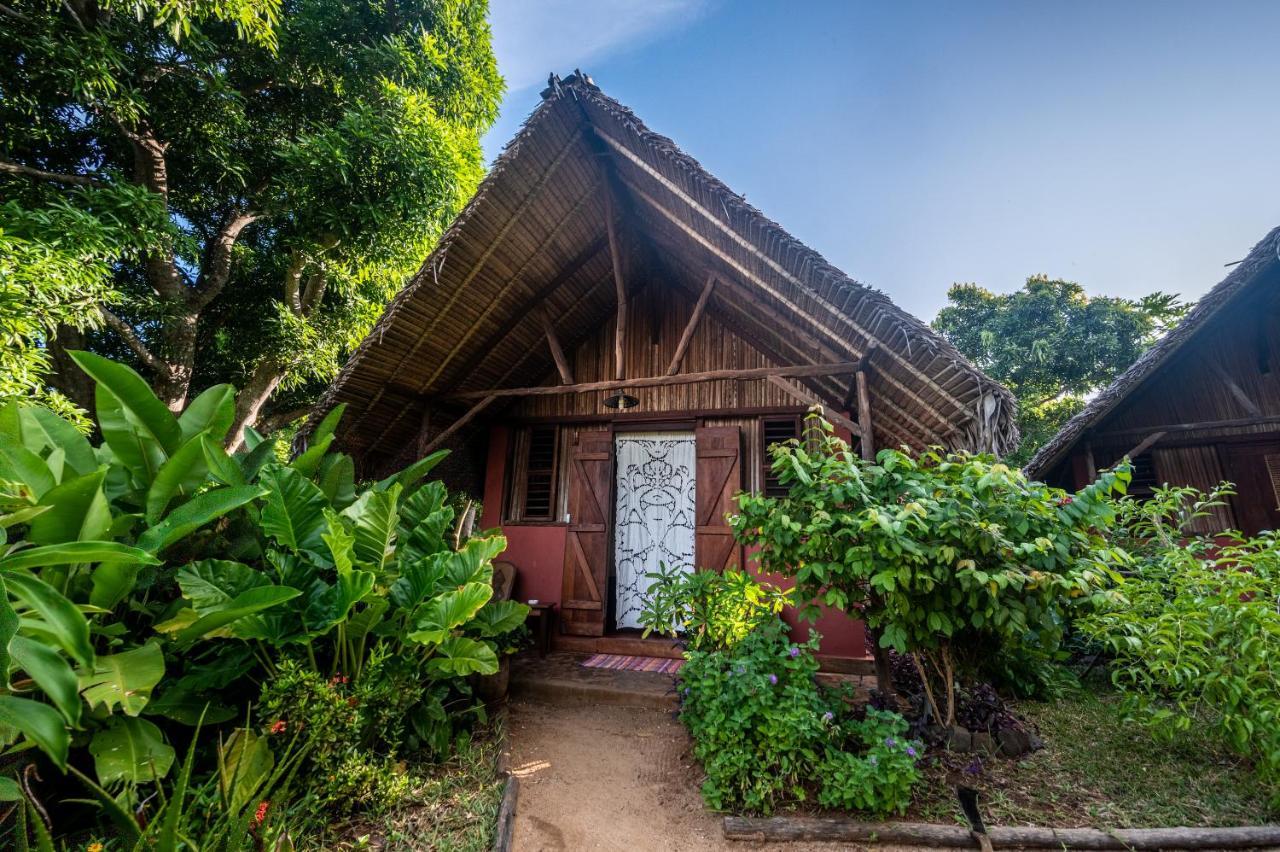 Sakatia Lodge Ampasimena ภายนอก รูปภาพ