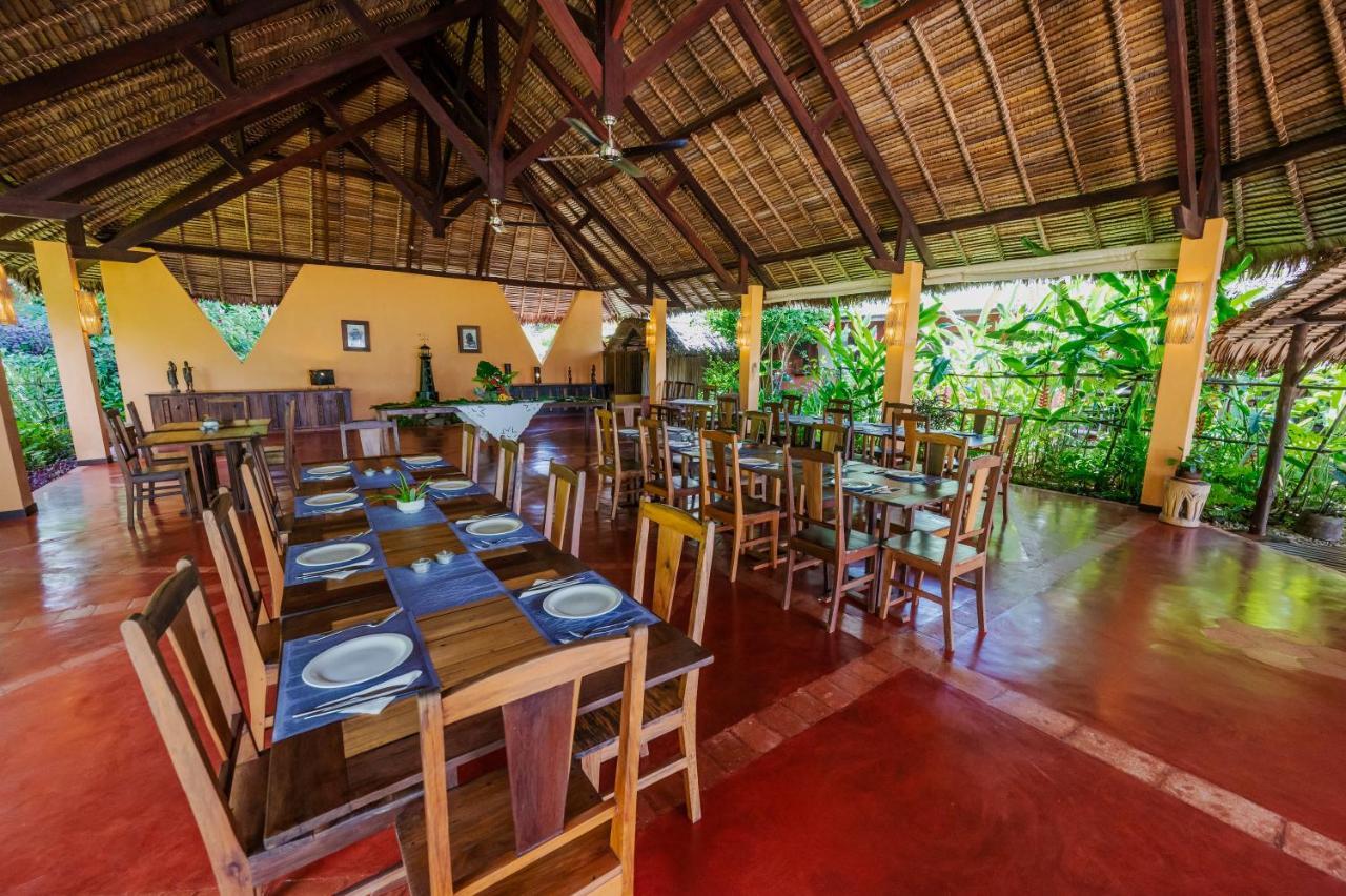 Sakatia Lodge Ampasimena ภายนอก รูปภาพ