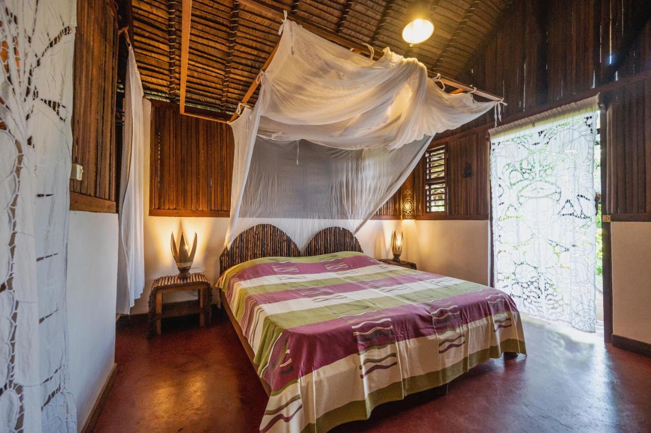 Sakatia Lodge Ampasimena ภายนอก รูปภาพ